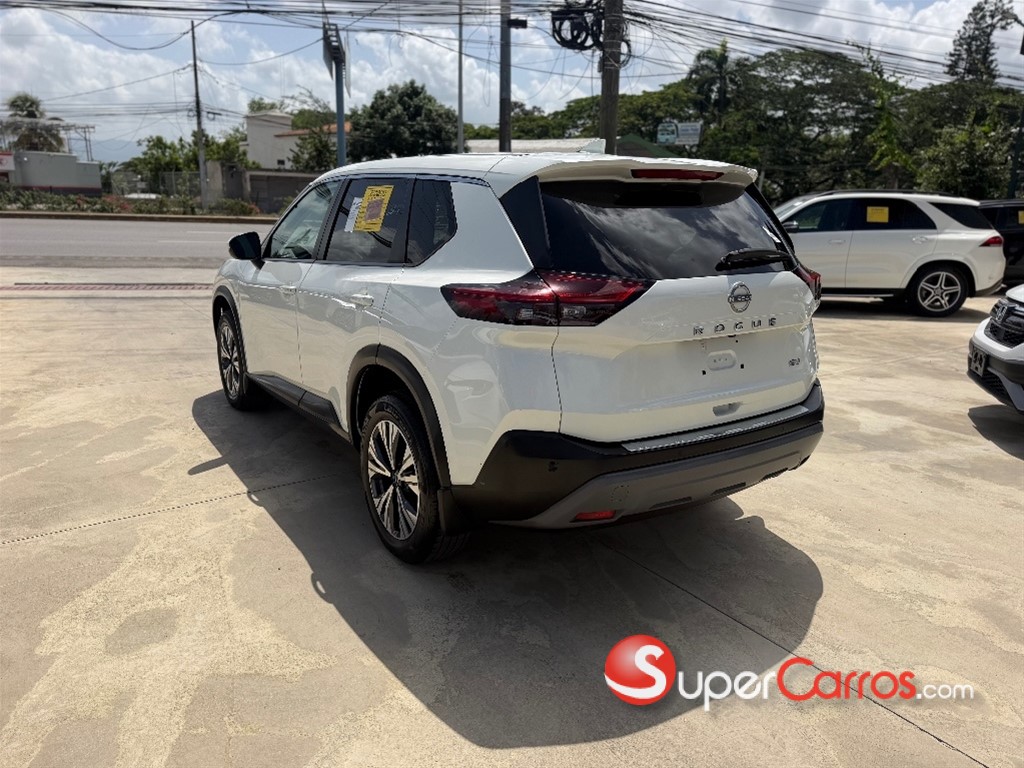 2022 Nissan Rogue SV — foto 6 / 9