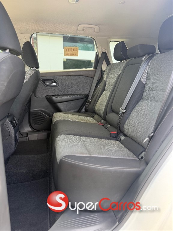 2022 Nissan Rogue SV — foto 8 / 9