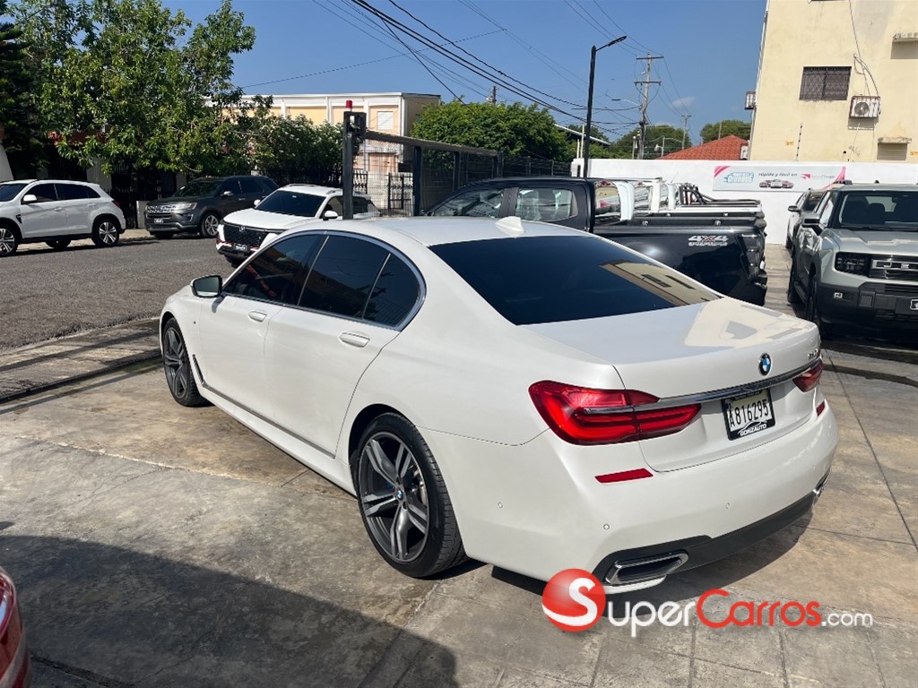 2019 BMW Serie 7 750i — foto 4 / 12