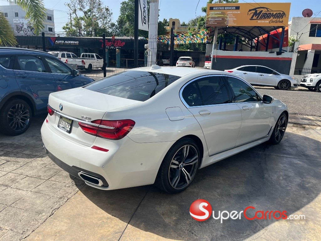2019 BMW Serie 7 750i — foto 6 / 12