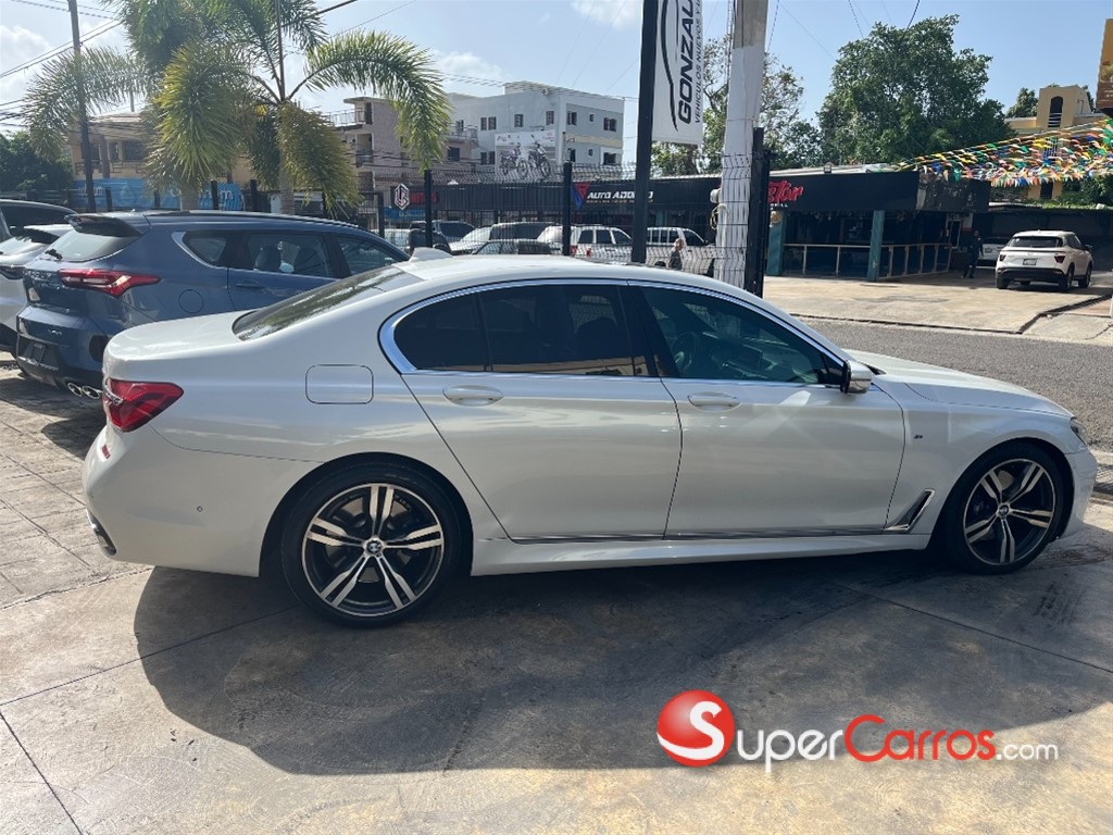 2019 BMW Serie 7 750i — foto 7 / 12