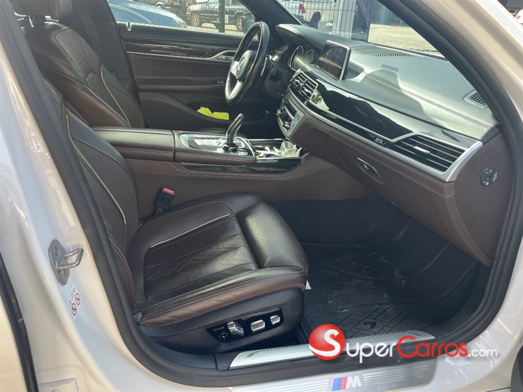 2019 BMW Serie 7 750i — foto 8 / 12