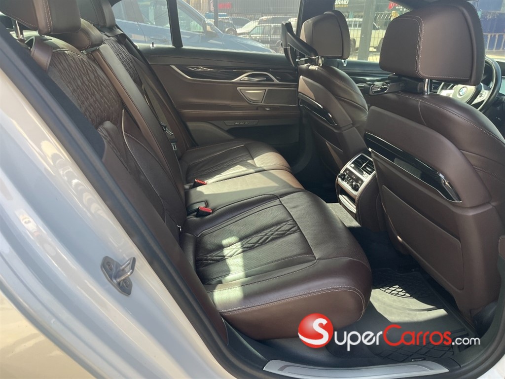 2019 BMW Serie 7 750i — foto 9 / 12