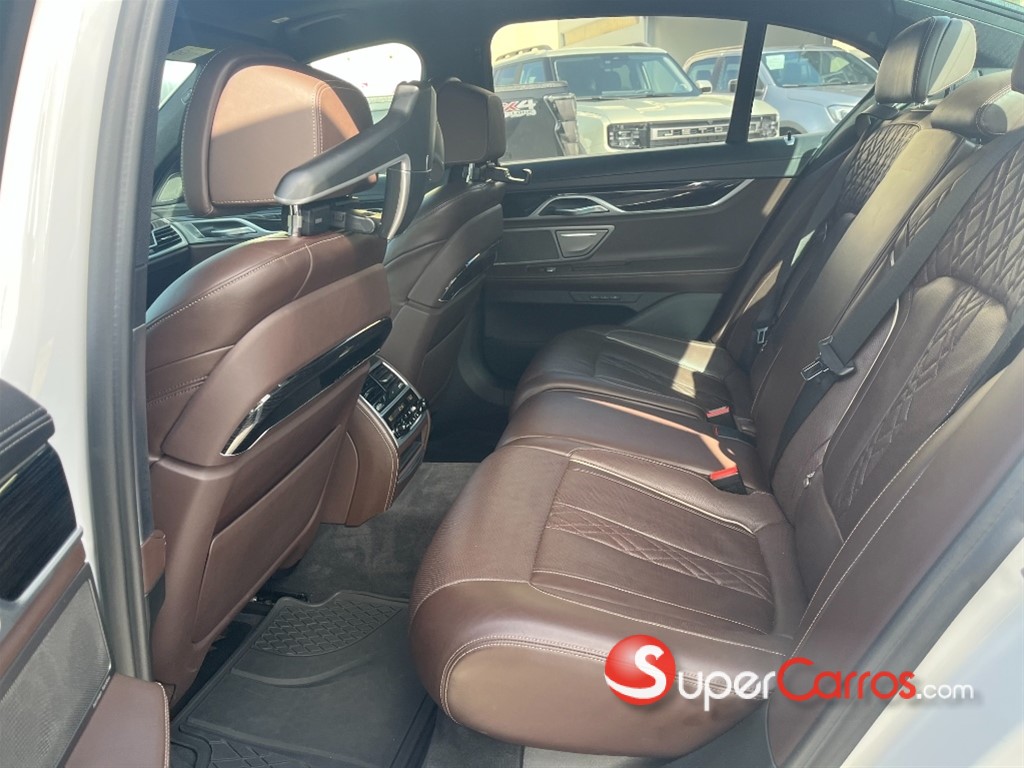 2019 BMW Serie 7 750i — foto 10 / 12