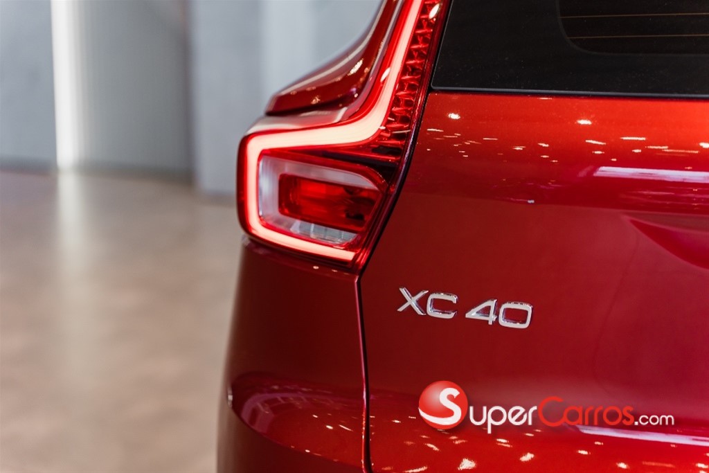 2024 Volvo XC40 Plus B4 — foto 6 / 12
