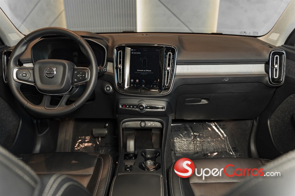 2024 Volvo XC40 Plus B4 — foto 11 / 12