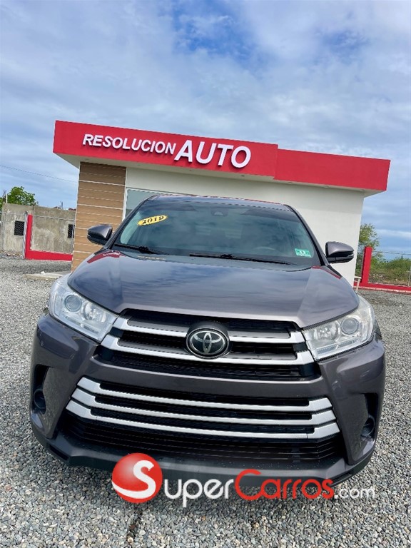 2019 Toyota Highlander LE — foto 2 / 8