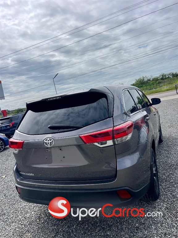2019 Toyota Highlander LE — foto 4 / 8