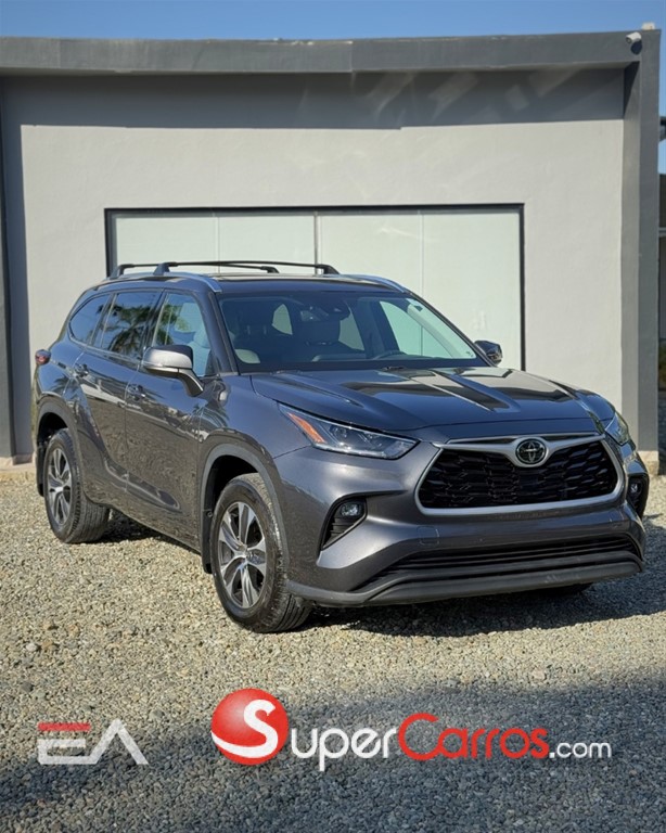 2021 Toyota Highlander XLE — foto 2 / 9