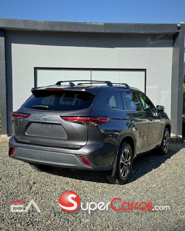 2021 Toyota Highlander XLE — foto 4 / 9