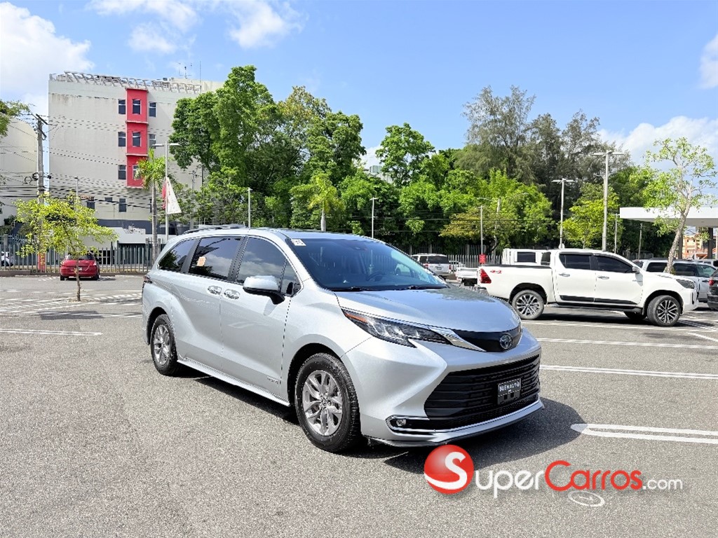 2021 Toyota Sienna XLE