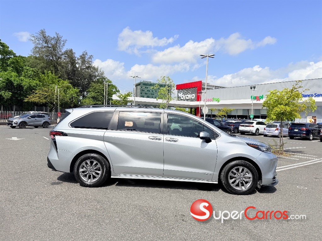 2021 Toyota Sienna XLE — foto 3 / 12
