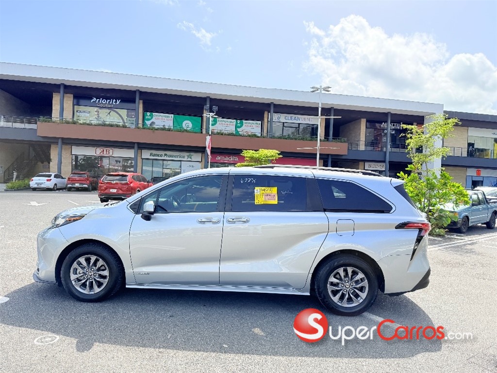 2021 Toyota Sienna XLE — foto 4 / 12