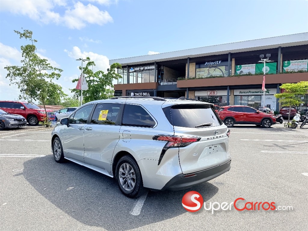 2021 Toyota Sienna XLE — foto 5 / 12