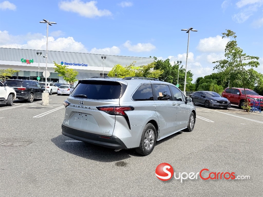 2021 Toyota Sienna XLE — foto 6 / 12