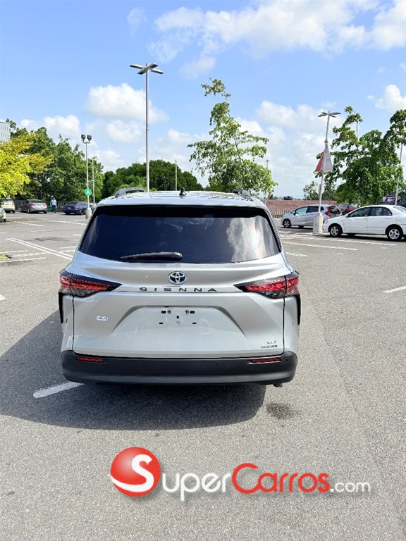 2021 Toyota Sienna XLE — foto 7 / 12