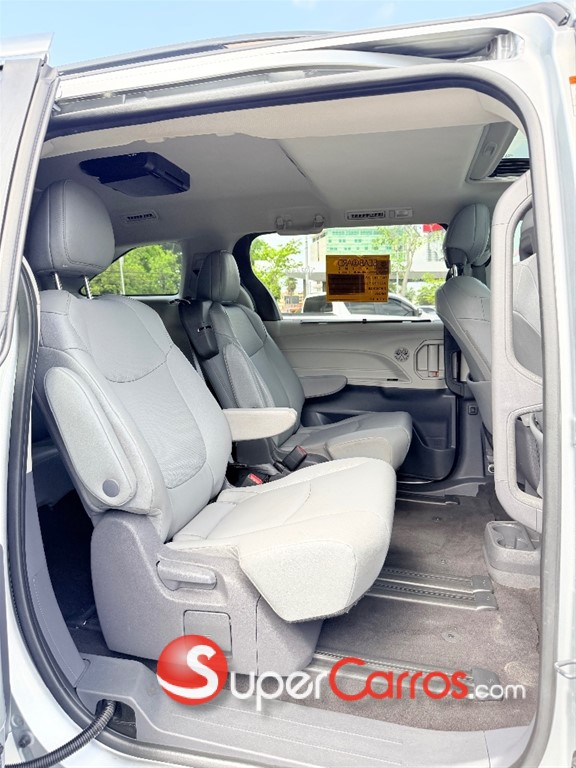 2021 Toyota Sienna XLE — foto 11 / 12