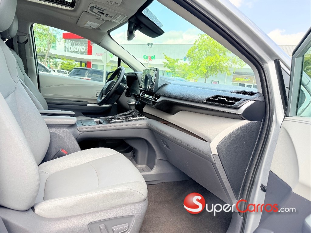 2021 Toyota Sienna XLE — foto 12 / 12