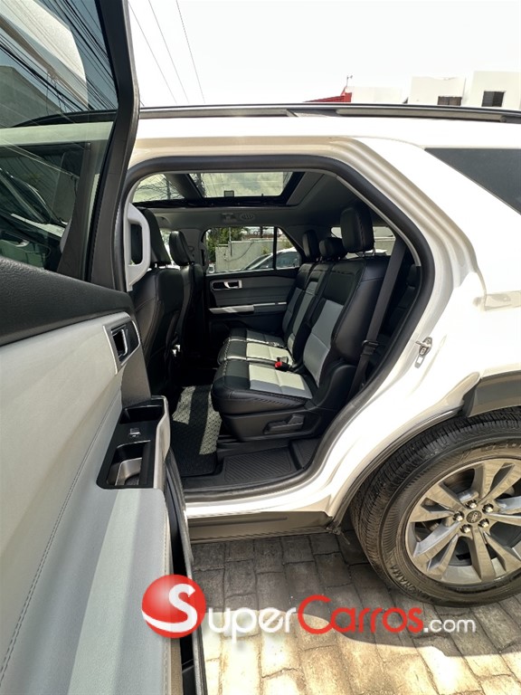 2023 Ford Explorer XLT 4WD — foto 3 / 12