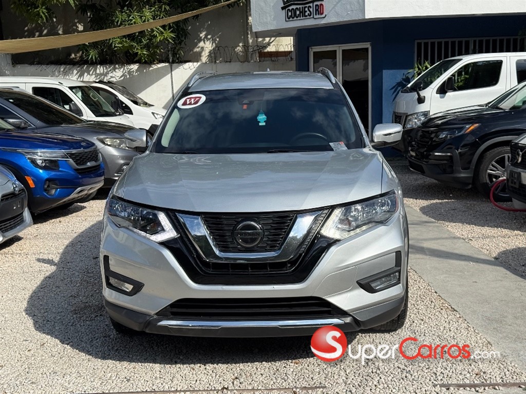 2020 Nissan Rogue SV — foto 2 / 10