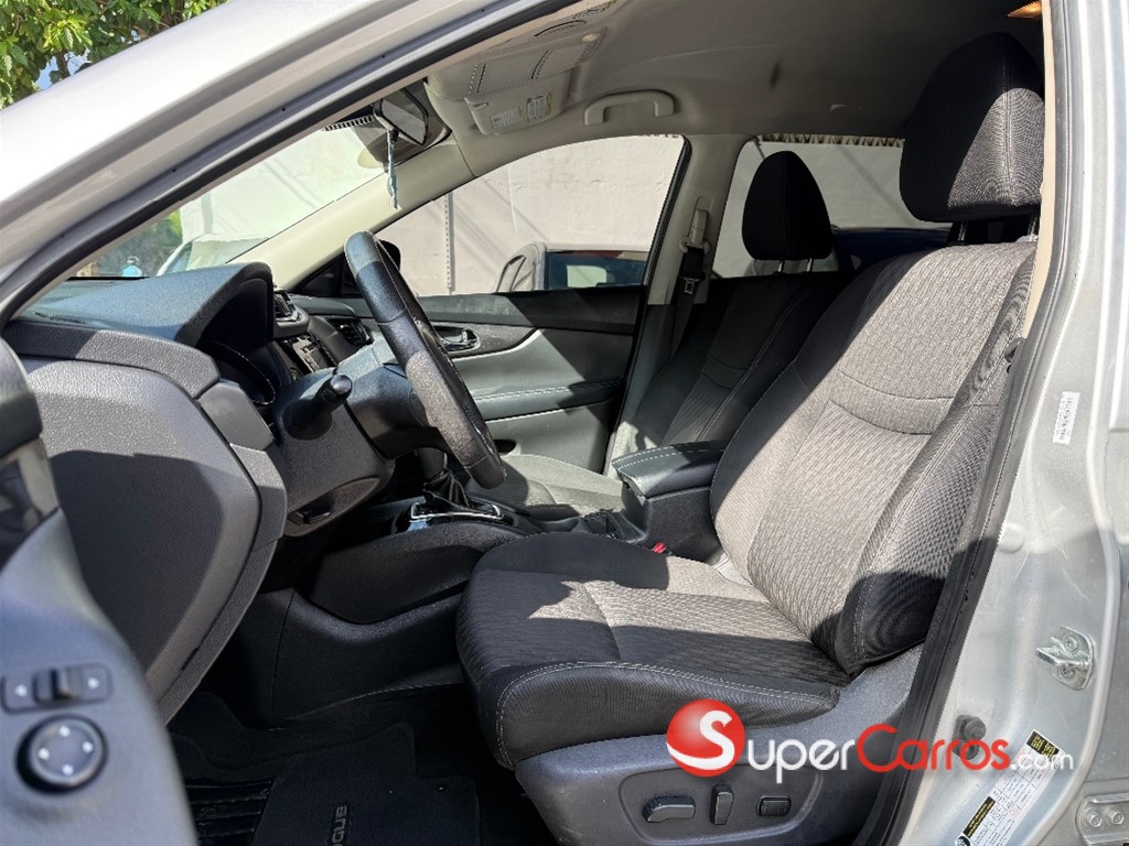 2020 Nissan Rogue SV — foto 7 / 10