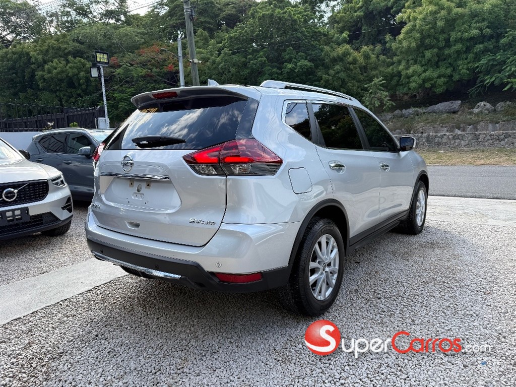 2020 Nissan Rogue SV — foto 9 / 10