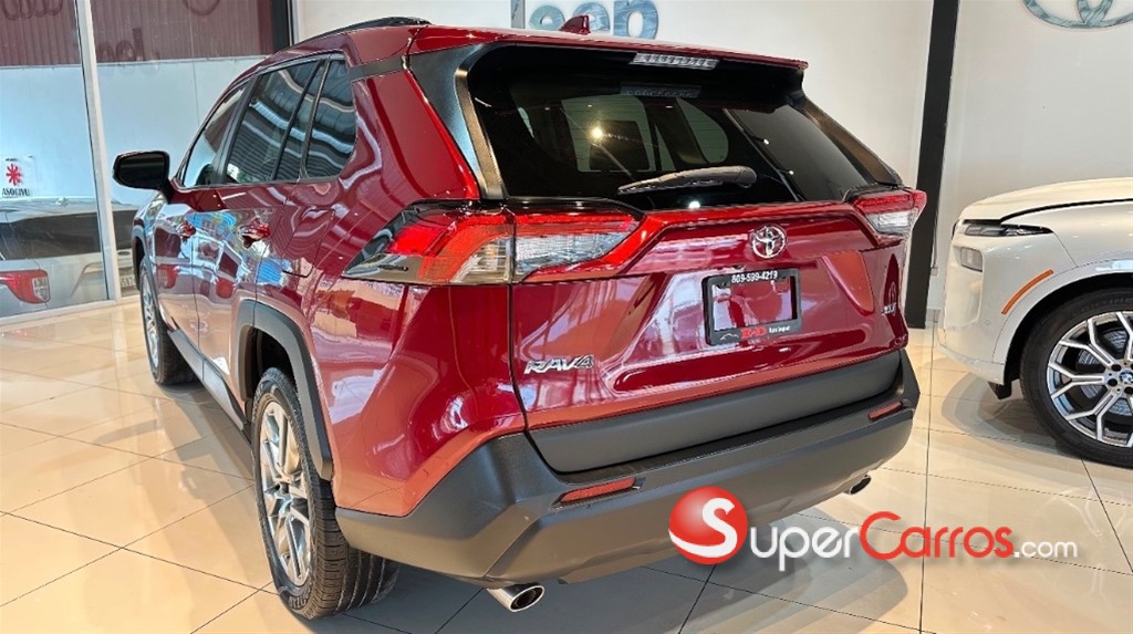 2021 Toyota RAV4 XLE Premium — foto 2 / 9