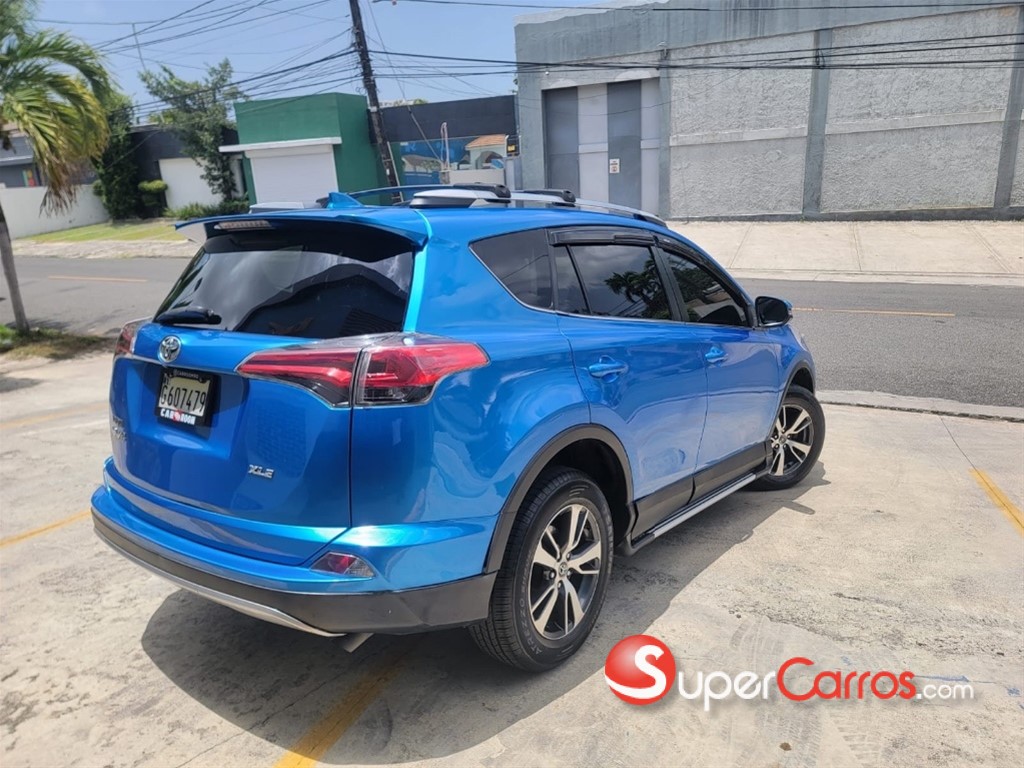 2017 Toyota RAV4 XLE — foto 2 / 8