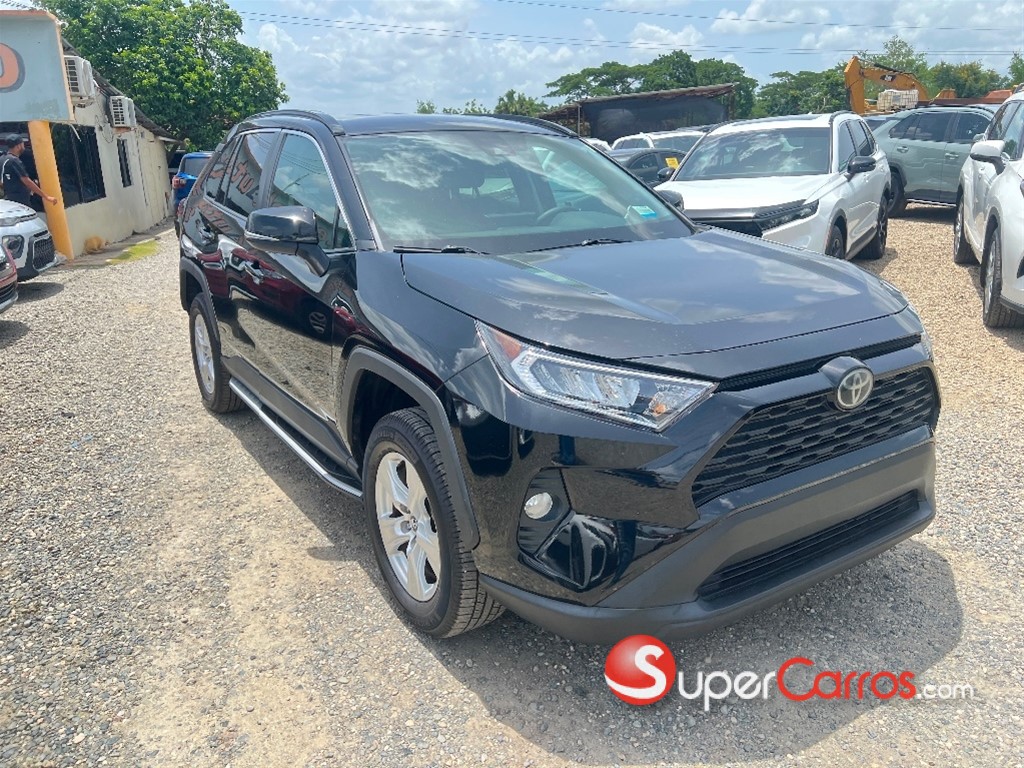 2021 Toyota RAV4 XLE — foto 2 / 9