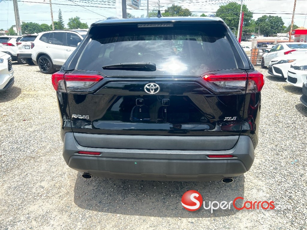 2021 Toyota RAV4 XLE — foto 4 / 9
