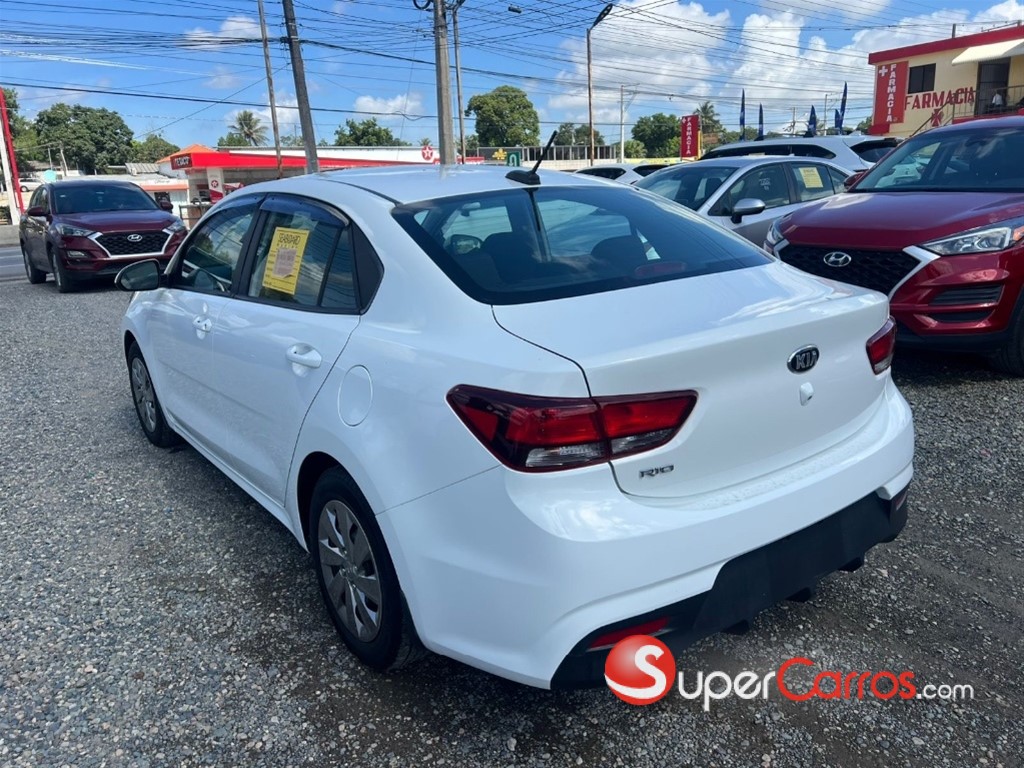 2020 Kia Rio — foto 4 / 9