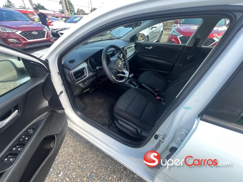 2020 Kia Rio — foto 7 / 9