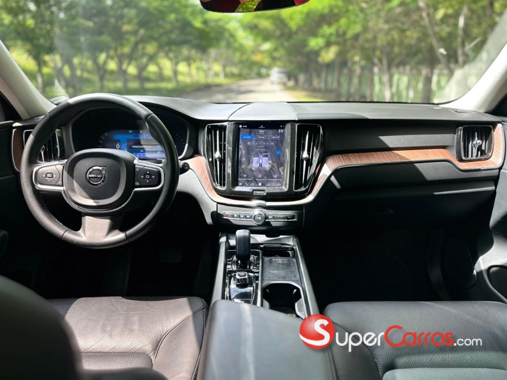 2023 Volvo XC60 Plus B5 — foto 6 / 12