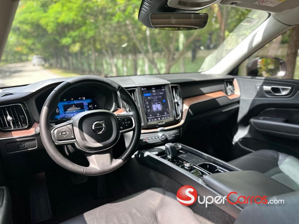 2023 Volvo XC60 Plus B5 — foto 7 / 12