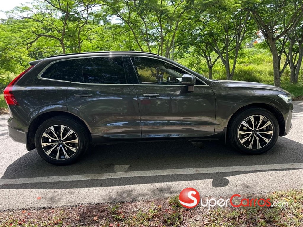 2023 Volvo XC60 Plus B5 — foto 8 / 12