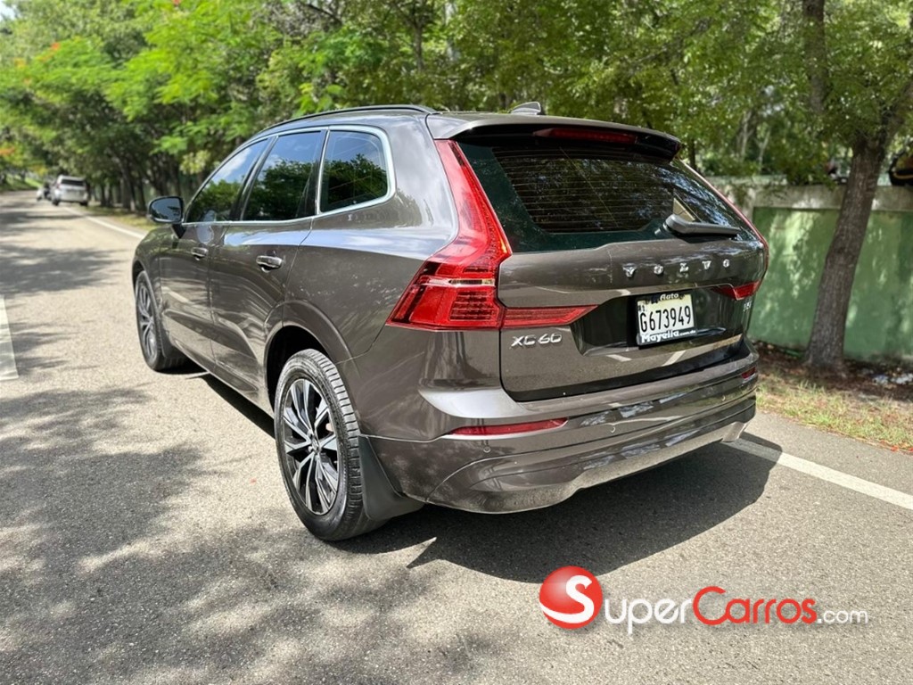 2023 Volvo XC60 Plus B5 — foto 9 / 12