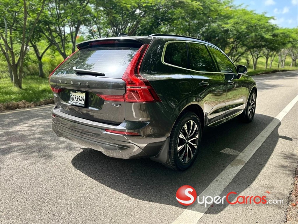 2023 Volvo XC60 Plus B5 — foto 11 / 12