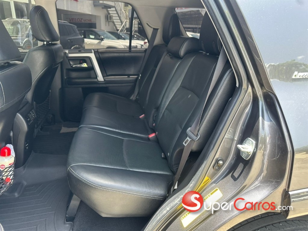 2016 Toyota 4 Runner Limited — foto 9 / 10
