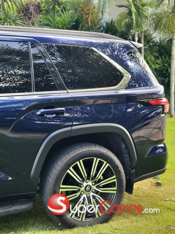 2023 Toyota Sequoia Limited — foto 8 / 12
