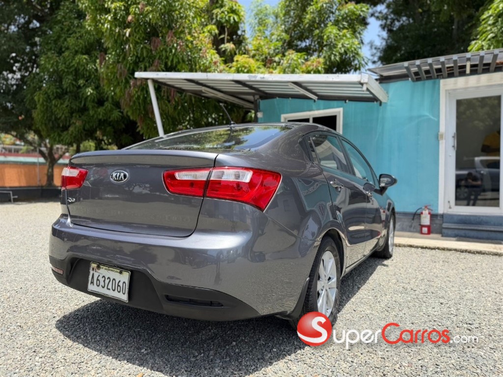 2015 Kia Rio — foto 4 / 12