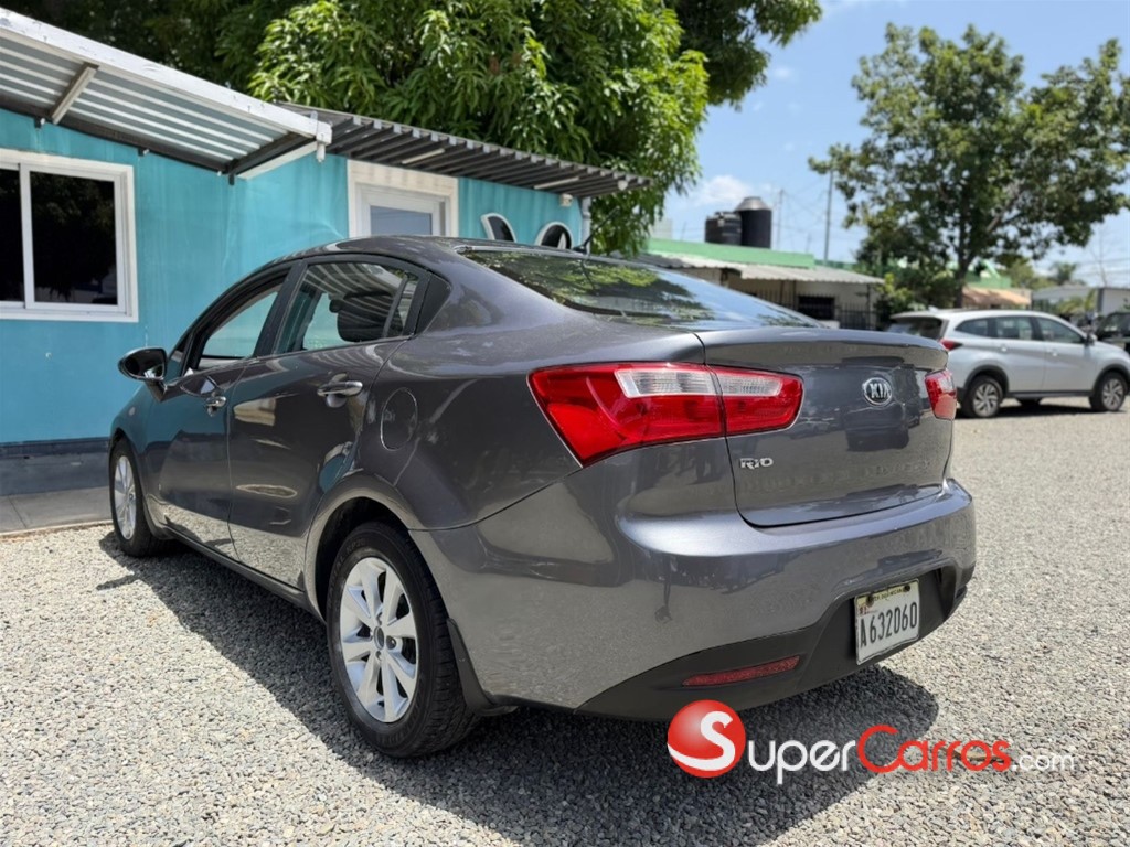 2015 Kia Rio — foto 6 / 12