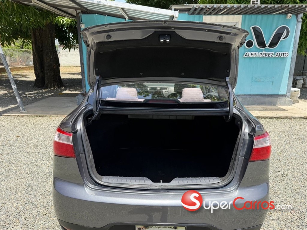 2015 Kia Rio — foto 7 / 12