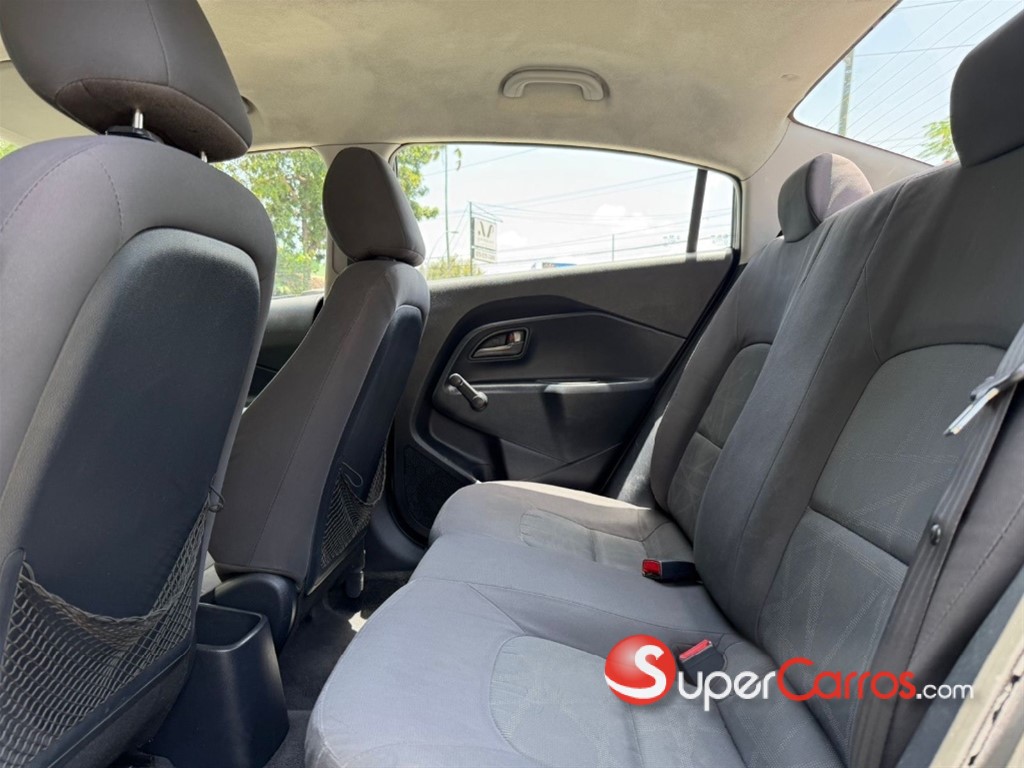 2015 Kia Rio — foto 8 / 12