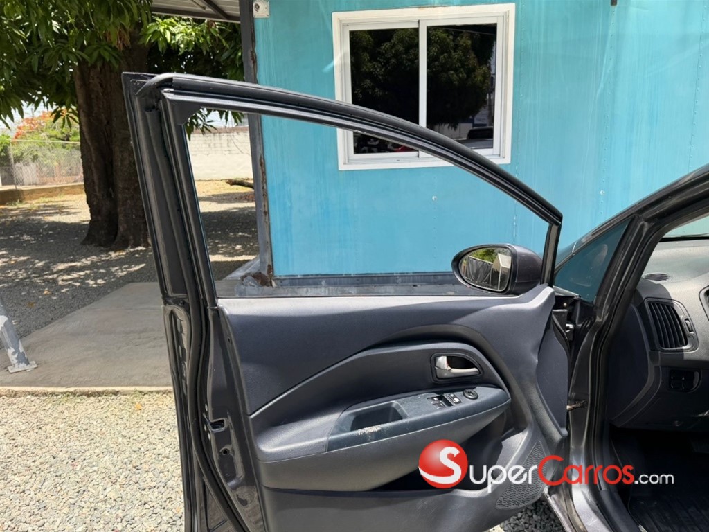 2015 Kia Rio — foto 11 / 12