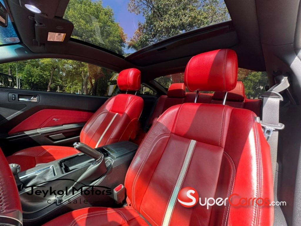 2012 Ford Mustang GT PREMIUM — foto 4 / 12