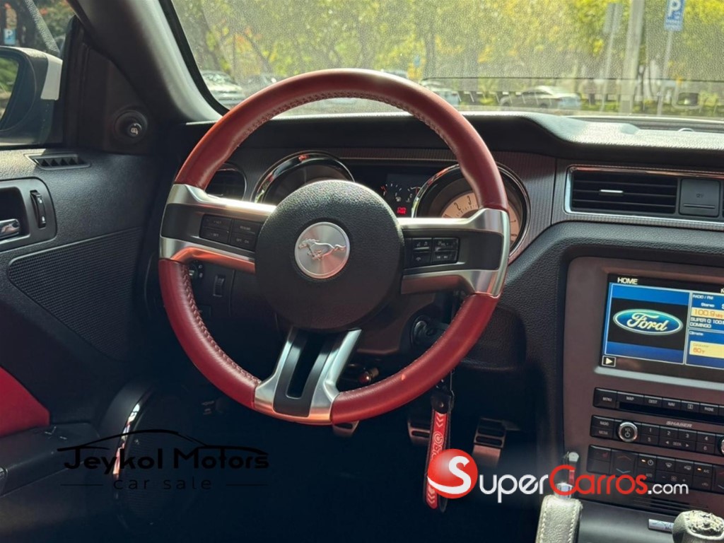 2012 Ford Mustang GT PREMIUM — foto 6 / 12