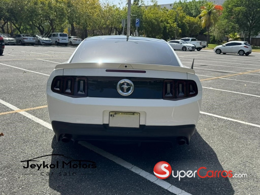 2012 Ford Mustang GT PREMIUM — foto 8 / 12