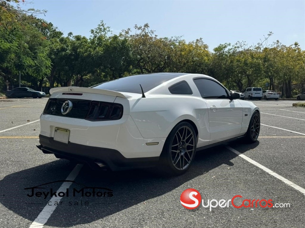 2012 Ford Mustang GT PREMIUM — foto 9 / 12