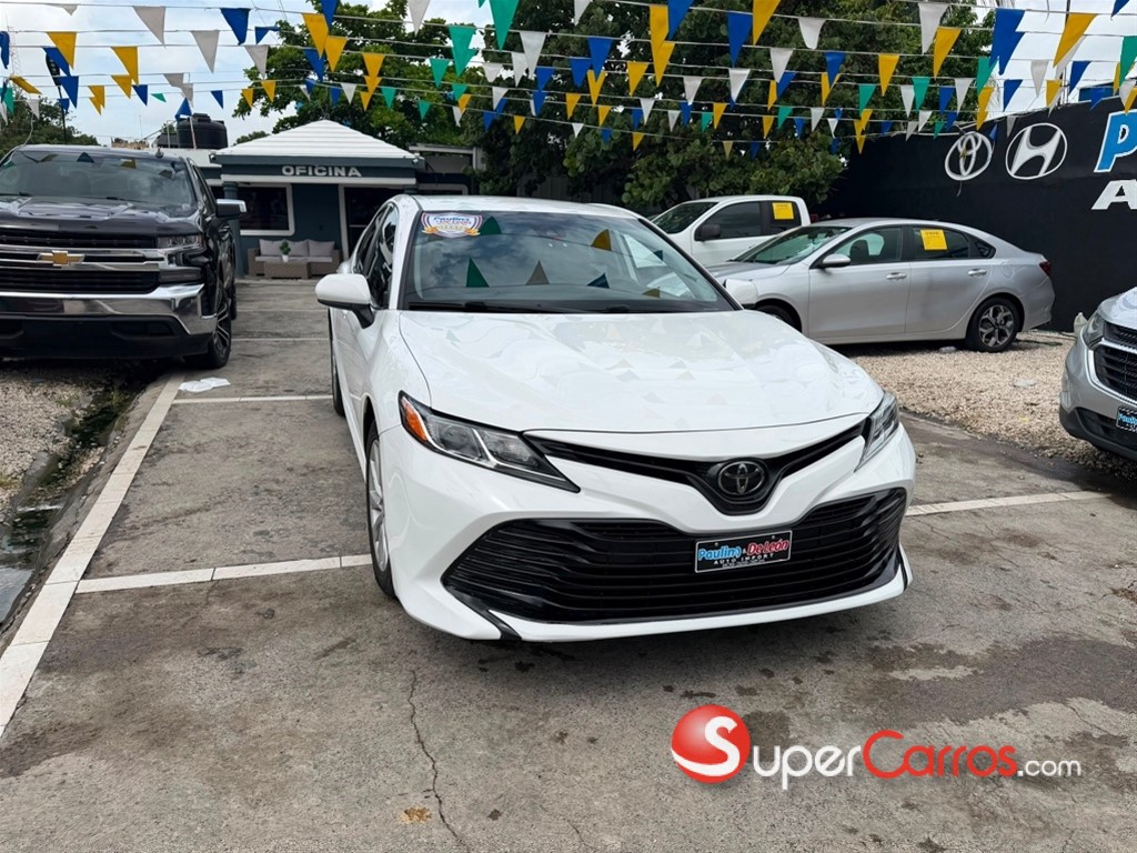 2020 Toyota Camry LE — foto 2 / 9