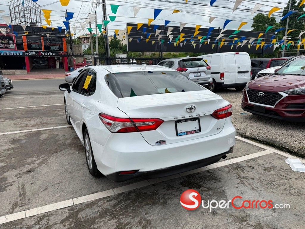 2020 Toyota Camry LE — foto 6 / 9